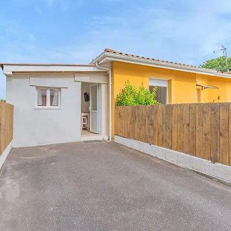 Maisonnette Du Bassin Holiday home *